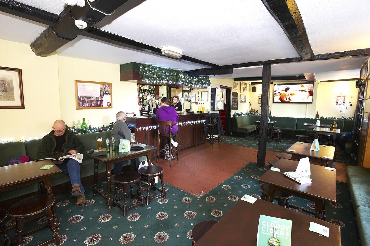 The Black Swan Inn Leominster Exterior photo